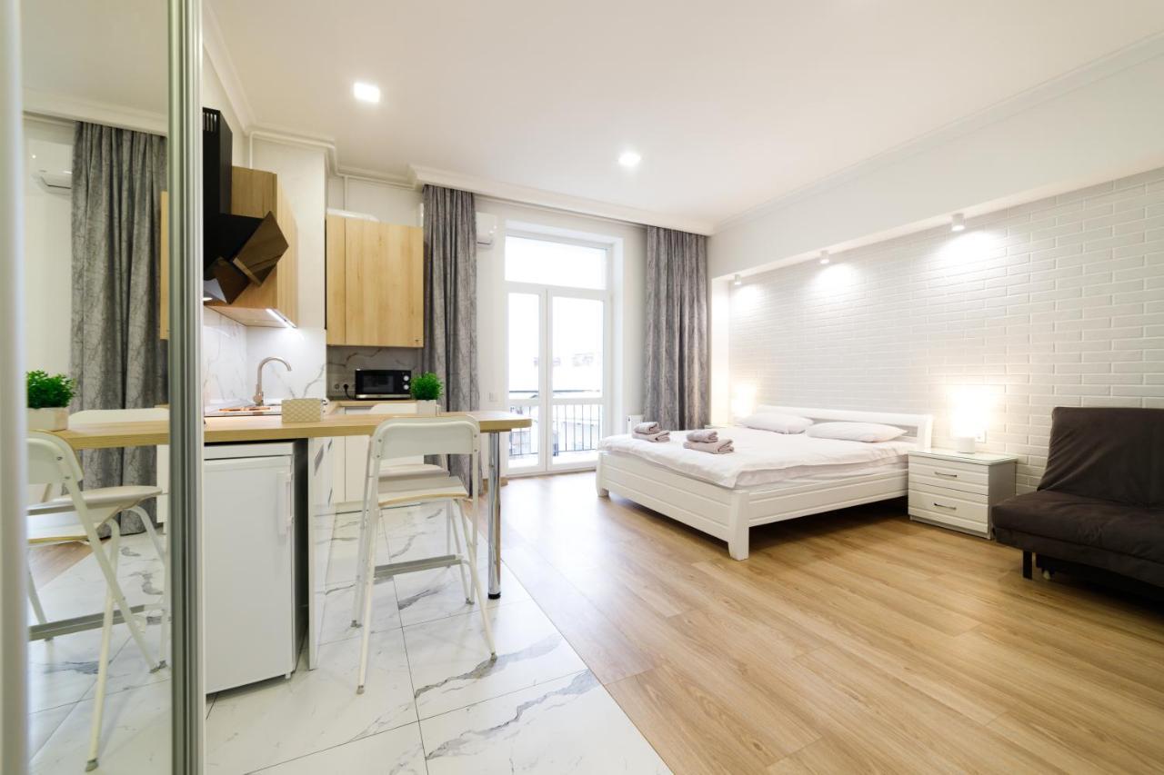 Lux Apartments Lviv Eksteriør billede
