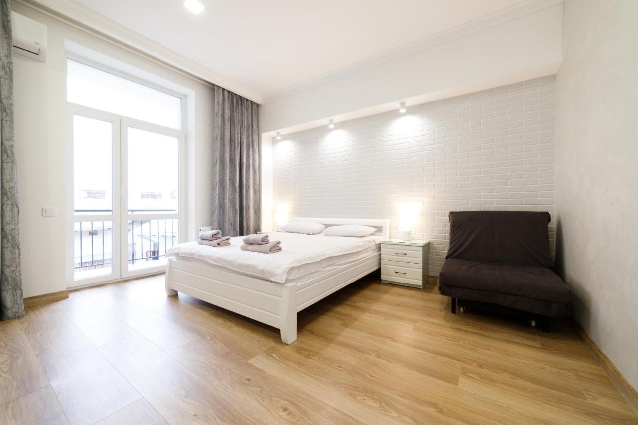 Lux Apartments Lviv Eksteriør billede