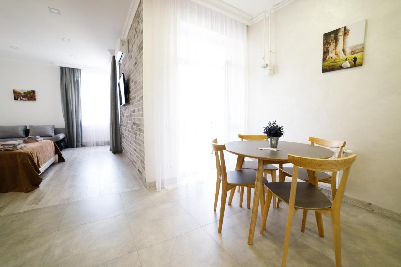 Lux Apartments Lviv Eksteriør billede