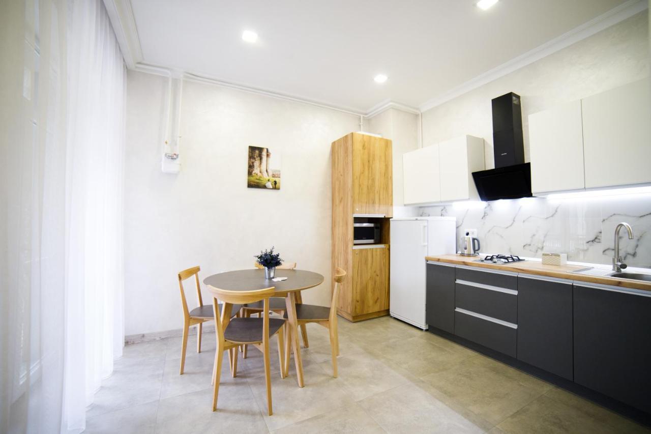 Lux Apartments Lviv Eksteriør billede